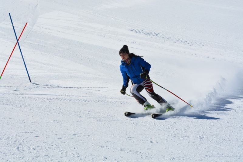 Isparta’da 92 kayakçı Valilik Kupası’nda kıyasıya yarıştı
