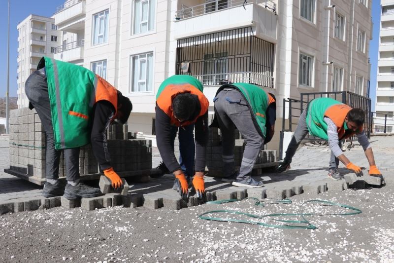 Karaköprü’de yollar kilitli parke taşlarıyla döşeniyor
