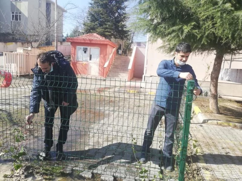 Okulda düzenlemeler devam ediyor
