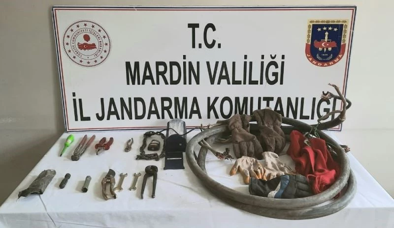 Su kulesindeki bakır kabloyu çalan hırsızlar jandarmadan kaçamadı
