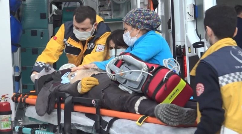 İnşaat işçisini hayata bağlamak için mücadele verdiler
