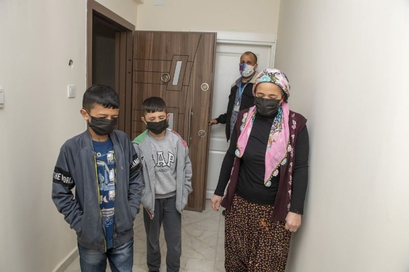 Mersin’de yangın mağduru ailenin evi yenilendi
