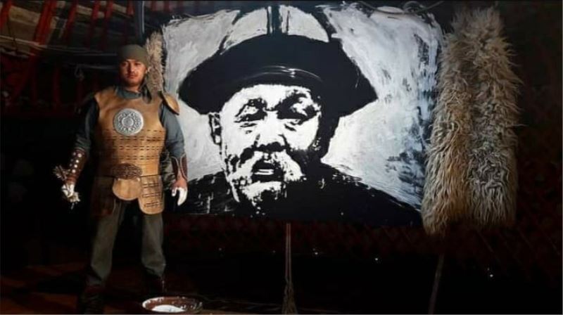 Kırgız ressam yoğurtla portre çizdi
