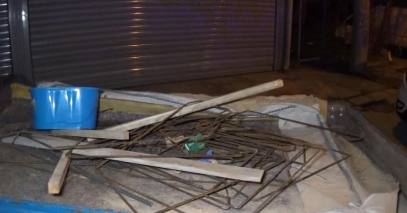 Devriye gezen polislerin dur ikazına uymayıp at arabasını bırakıp gittiler
