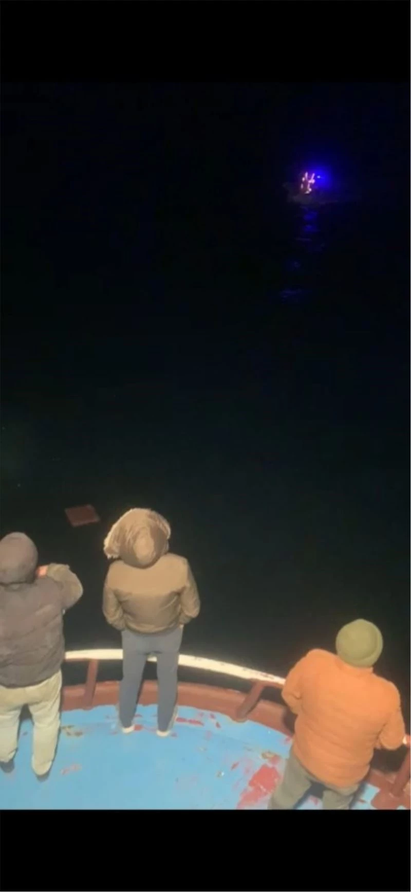 Gökçeada açıklarında alabora olan teknedeki 2 kişiyi arama çalışmalarında 7 saat geride kaldı
