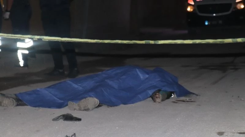 Vicdansız sürücü kuryeyi 1 kilometre sürükleyen aracı bulununca teslim olmak zorunda kaldı
