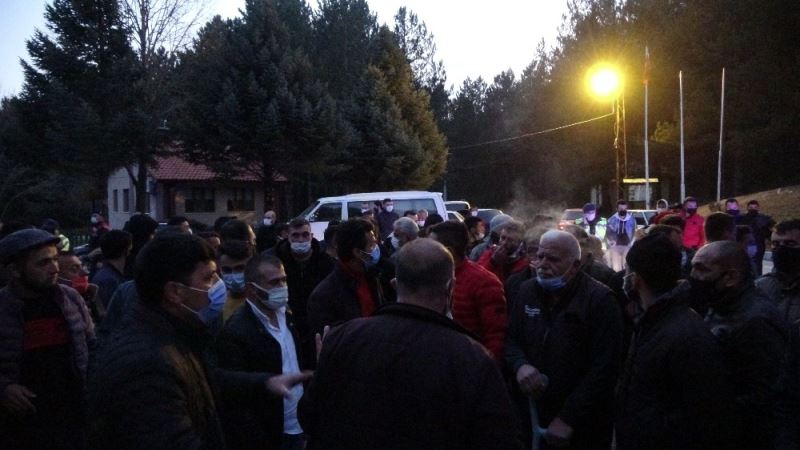 Taciz iddiasını duyan köylüler toplandı, kalabalığı jandarma dağıttı
