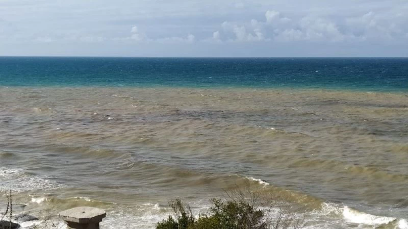 Yağmurun ardından Karadeniz iki renk oldu
