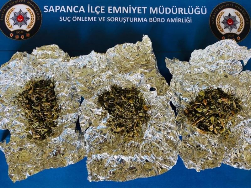 Durumundan şüphelenilerek durdurulan araçtan 15 gram uyuşturucu madde ele geçirildi
