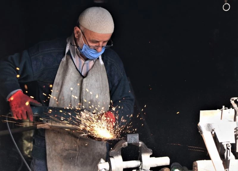 225 yıllık Demirciler Çarşısı’nda mesleklerini sürdürmenin gururunu yaşıyorlar
