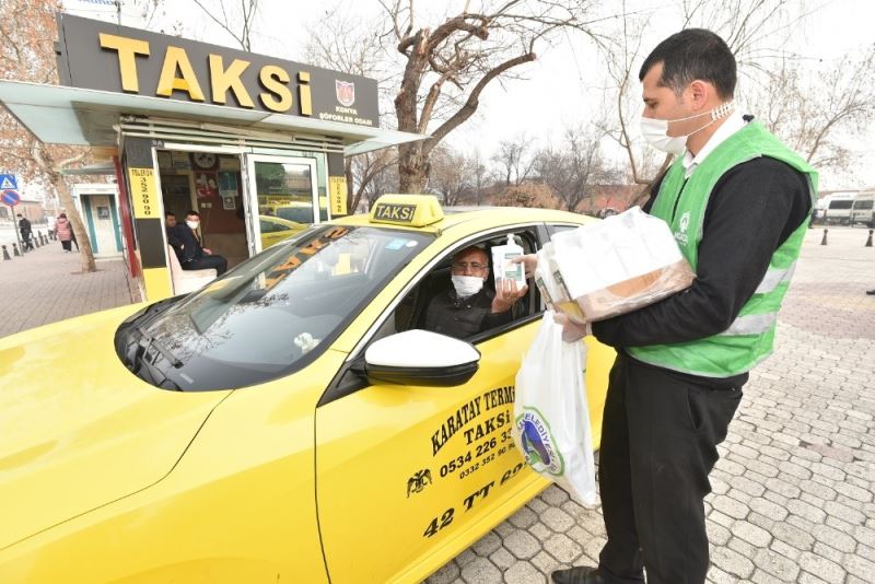 Karatay Belediyesi’nden taksici ve dolmuşçulara hijyen seti
