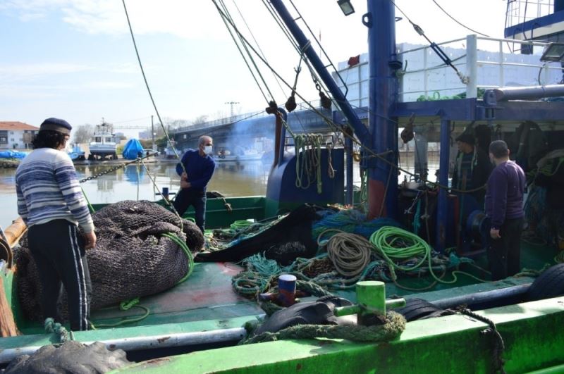 Kısmi av yasağının sona ermesinin ardından Sakaryalı balıkçılar vira Bismillah dedi
