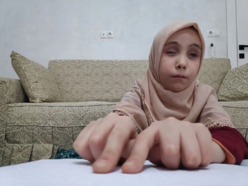 Görme engelli Esmanur uzaktan eğitimle Kuran okumayı öğrendi
