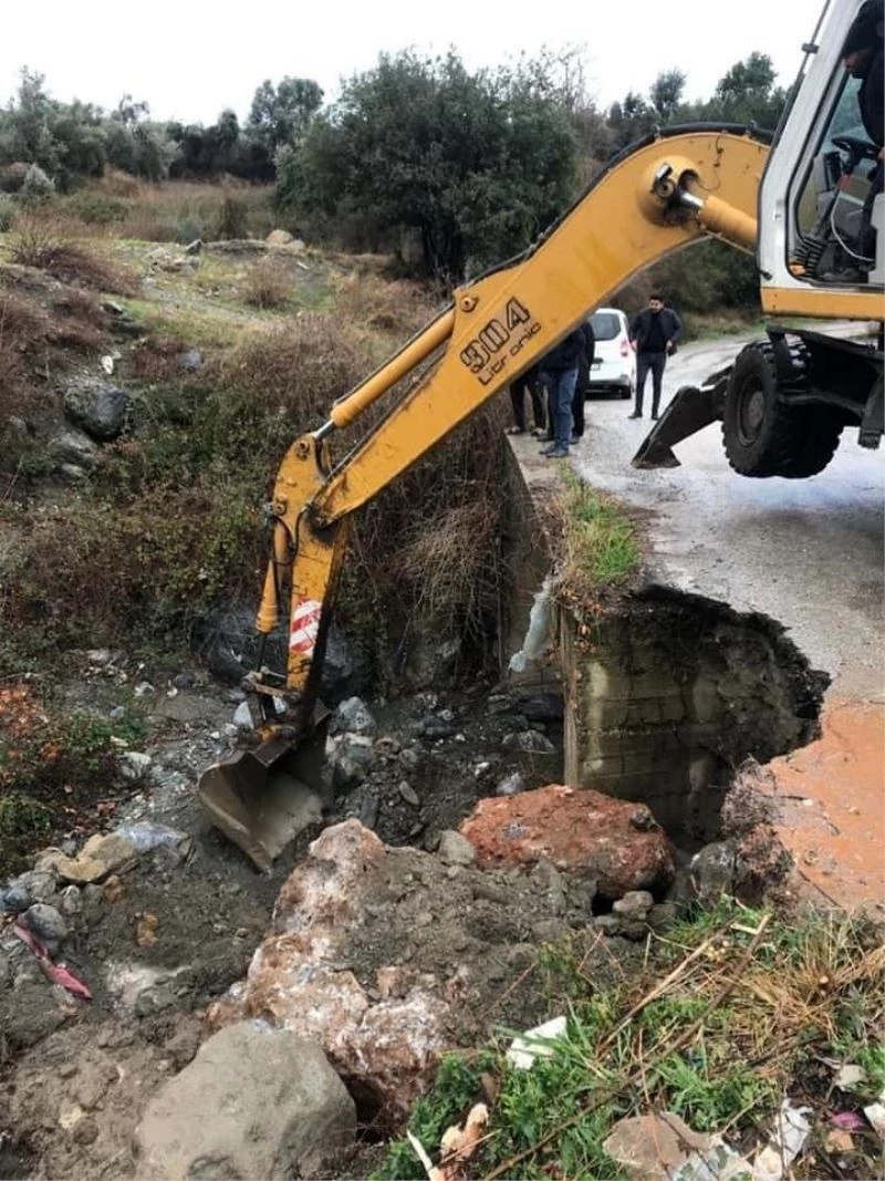 Göçük oluşan köprü güçlendirildi

