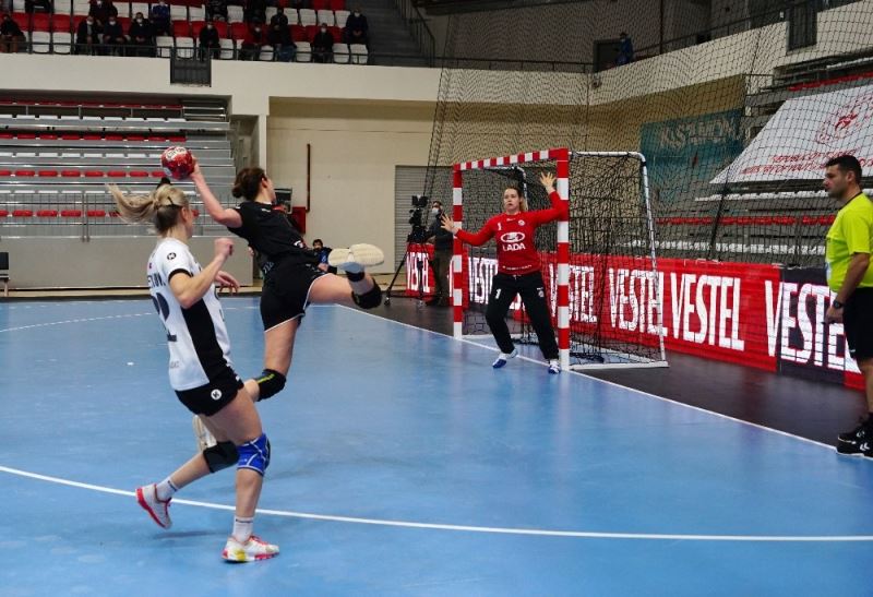 Kastamonu Belediyespor, Lada maçı için Rusya’ya hareket etti
