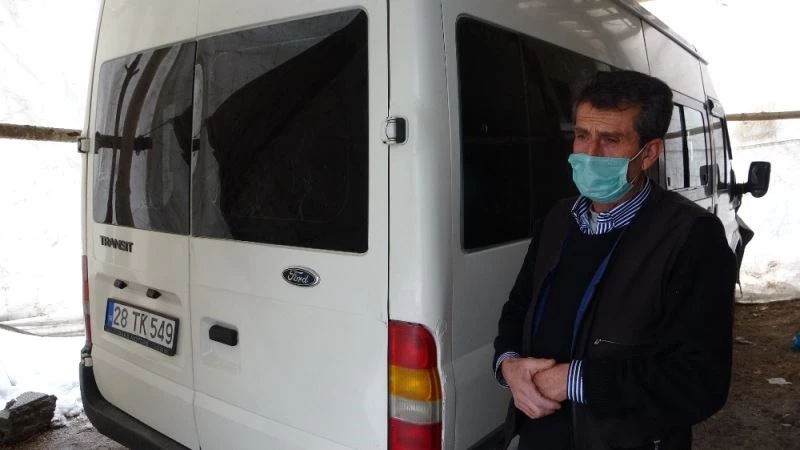 (Özel) Çığda kaybettiği oğluna aldığı minibüsü bir yıldır çadırda bekletiyor
