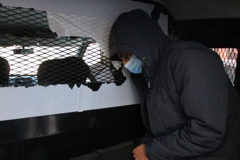 “Yedek parça işinde iyi kâr var” vaadiyle 10 milyon TL’lik vurgun yaptı: Ağlayarak cezaevine gitti
