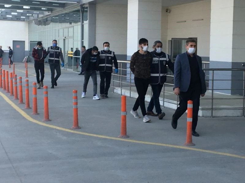 Gasp şüphelileri, ‘biz gasp etmedik onlar verdi’ dediler
