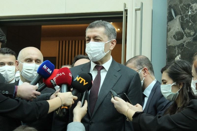 Bakan Selçuk: ”(Öğretmenlerin aşılanması) Bununla ilgili planlamalar yapılıyor