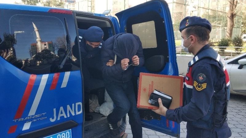 Samsun’da 555 uyuşturucu hapla yakalanan 2 kişi gözaltına alındı
