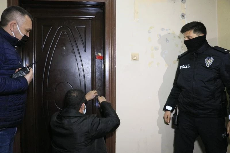 Adana’da gece yarısı kumarhane baskını
