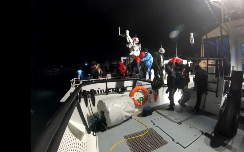 Yunan unsurları tarafından geri itilen 19 düzensiz göçmen kurtarıldı

