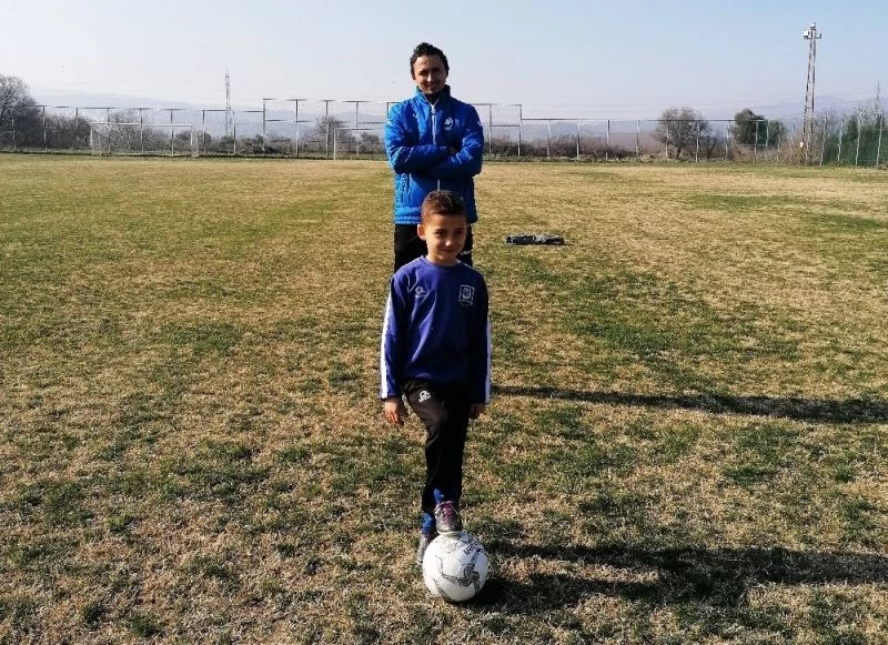 Ömer Bera babasının izinde ilerliyor
