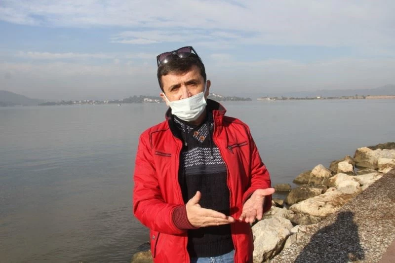 Evrakları bilerek geç getirdiğini iddia ettiği ağabeyinden davacı oldu
