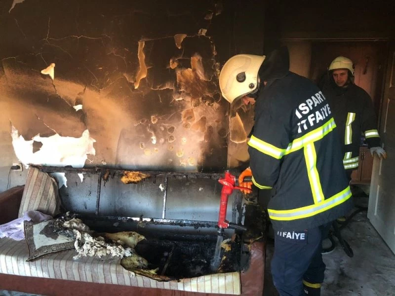 Engelli çocuk çakmakla oynarken yangın çıktı
