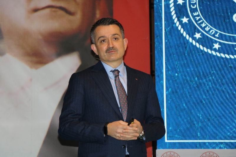 Bakan Pakdemirli: “Hamsi avcılığında kısıtlama 7 Şubat saat 01.00’den itibaren sona erecek”
