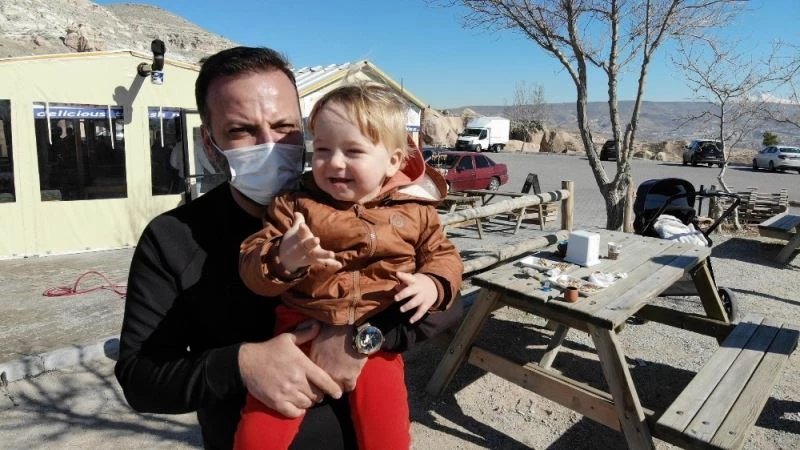 Gökyüzünde drone gören miniğin heyecanı
