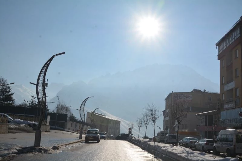 Hakkari kısıtlamalara uyuyor
