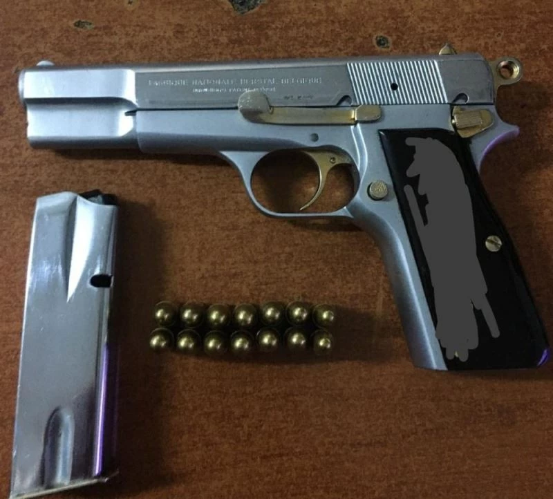 Polisin kovaladığı araçta ruhsatsız tabanca ele geçirildi
