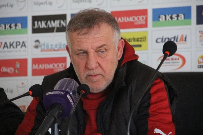 Mesut Bakkal: 
