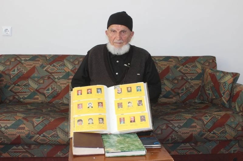 70 yıldır ölenlerin fotoğraf arşivini ve hava durumunu not alıyor
