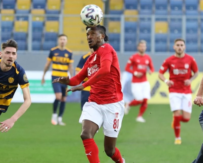 Sivasspor’da Kayode sakatlandı
