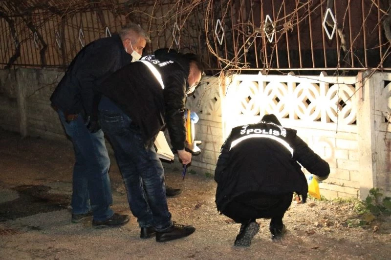 Evinin önüne gittiği şahsı aşağı çağırıp vurdu
