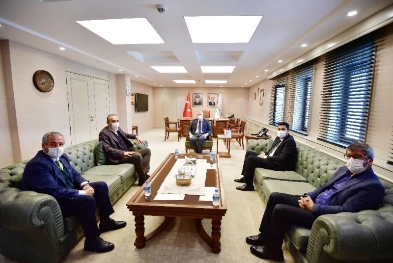 Gazeteciler Vali Gül’le medyanın sorunlarını konuştu
