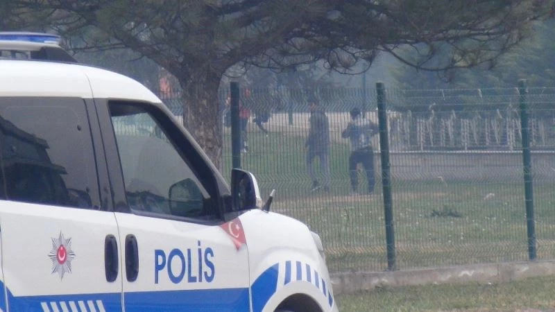 Ekip arabasını görenler kaçacak yer aradı
