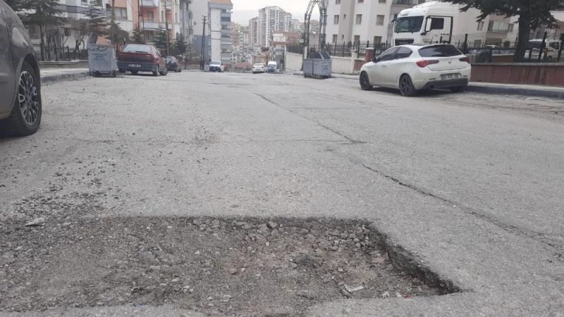 Yenimahalle sokakları köstebek yuvası
