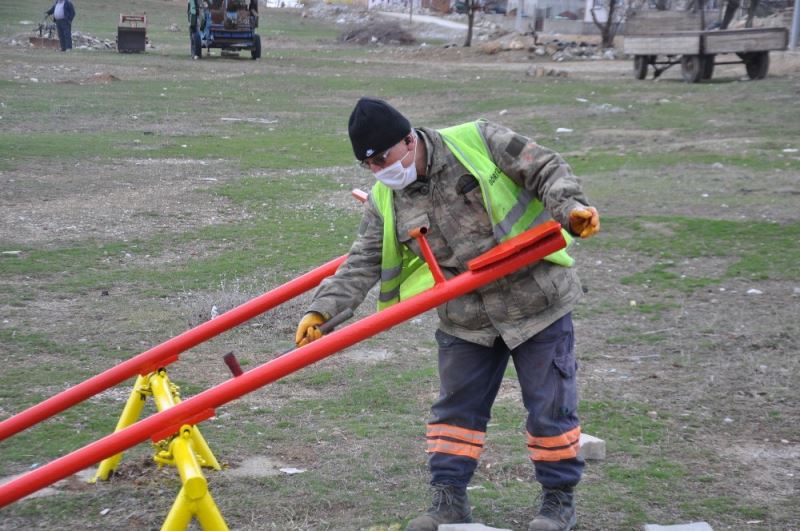 Kütahya’da park ve bahçelere bakım
