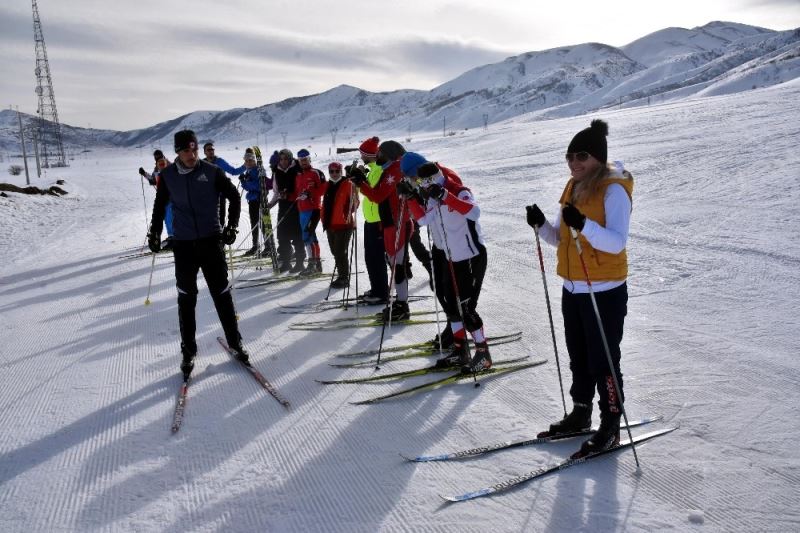 Bitlis’teki kayak hakemliği kursuna 172 kişi katıldı
