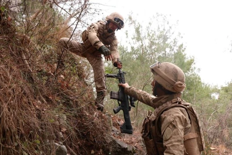İçişleri Bakanlığınca, Hatay, Osmaniye, Gaziantep İllerinde Eren-8 Amanoslar Operasyonu başlatıldı.