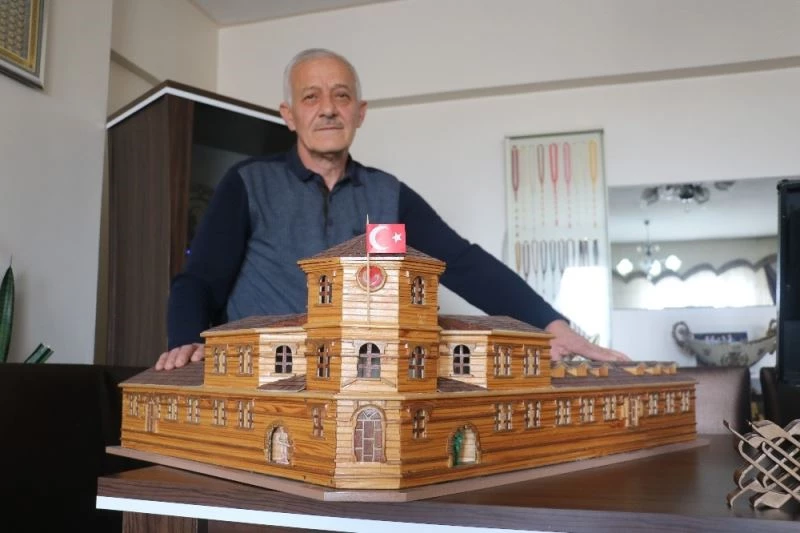 Her birinde 6 bin tahta parçası kullandı, birebir aynılarını yaptı
