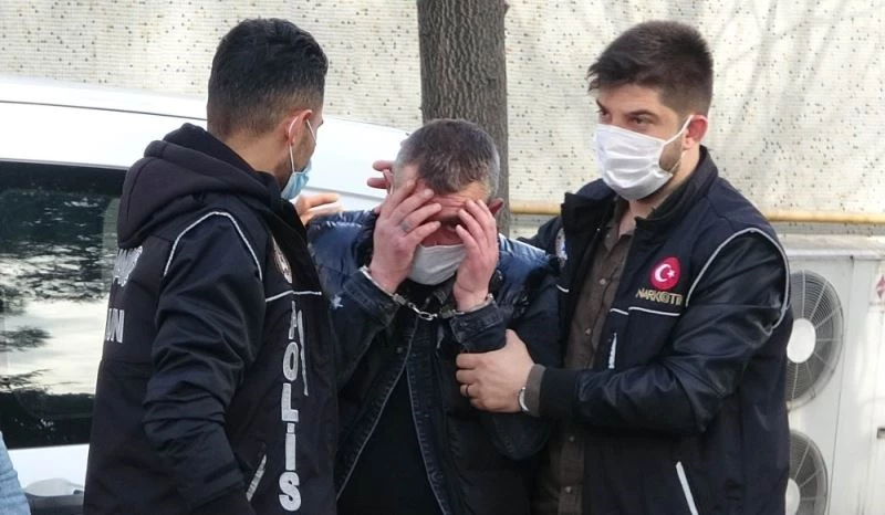 Uyuşturucu terazisini kitabın içine gizleyen zanlı tutuklandı
