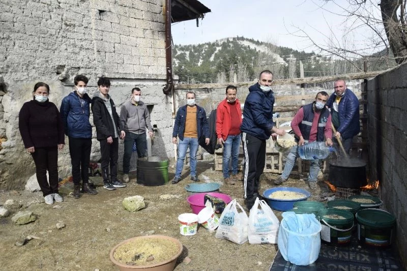 Kazanlar sokak hayvanları için kaynadı
