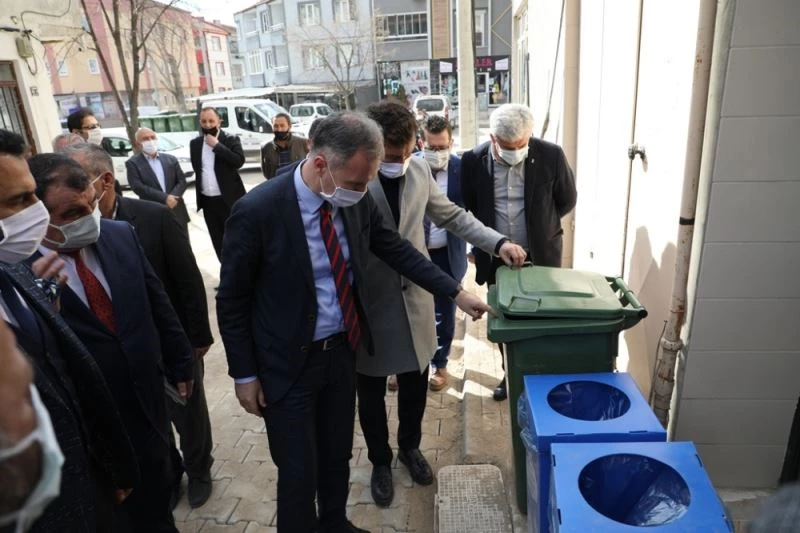 Çöp konteynırı dağıtımları devam ediyor
