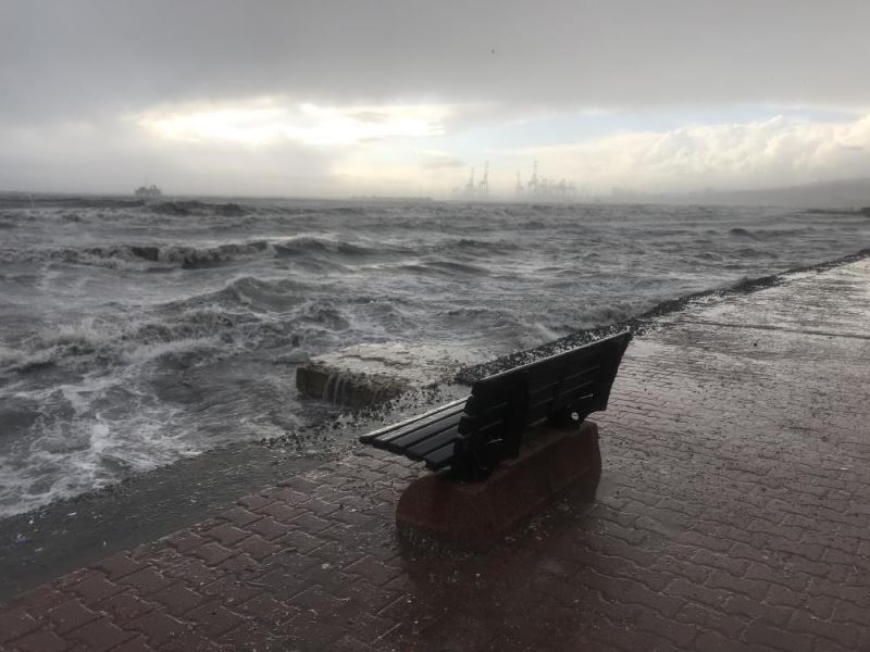 Meteoroloji İstanbul’u ‘sarı’ kodu ile yardı: Fırtına geri dönüyor
