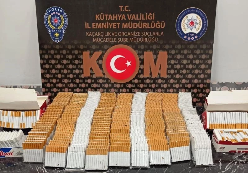 Kütahya’da bir araçta 6 bin 720 adet makaron ele geçirildi
