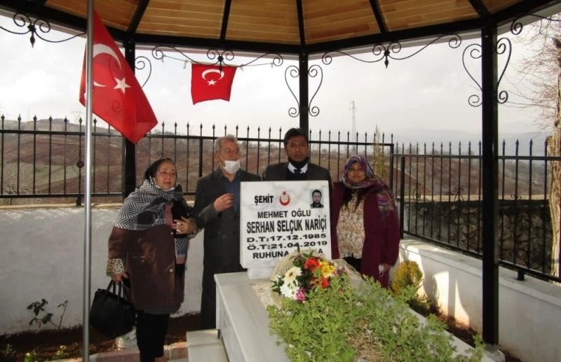 Sri Lanka Büyükelçisi Gölbaşılı şehidin mezarını ziyaret etti
